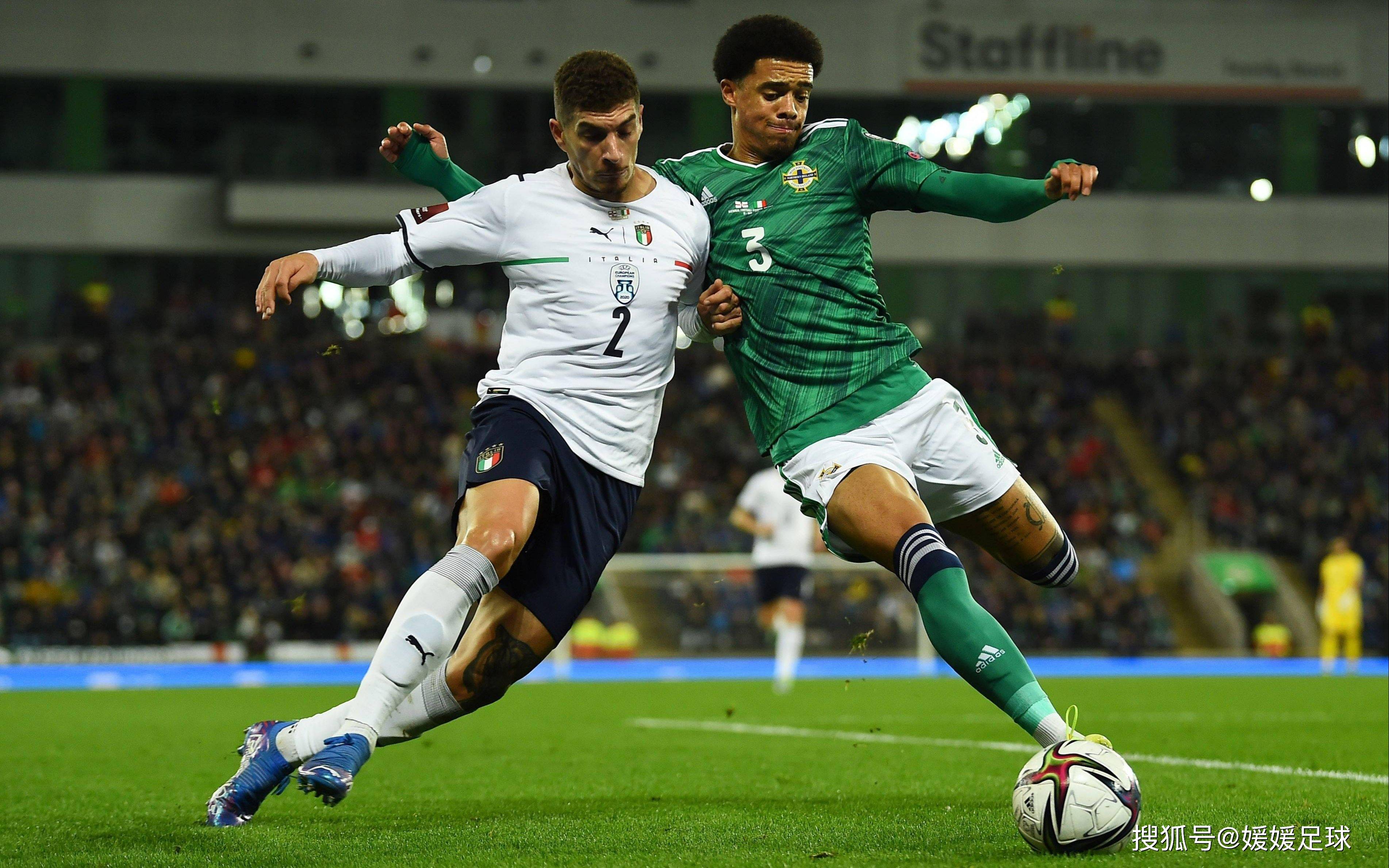 雷火电竞下载-足球赛事中两支实力均衡的球队对决