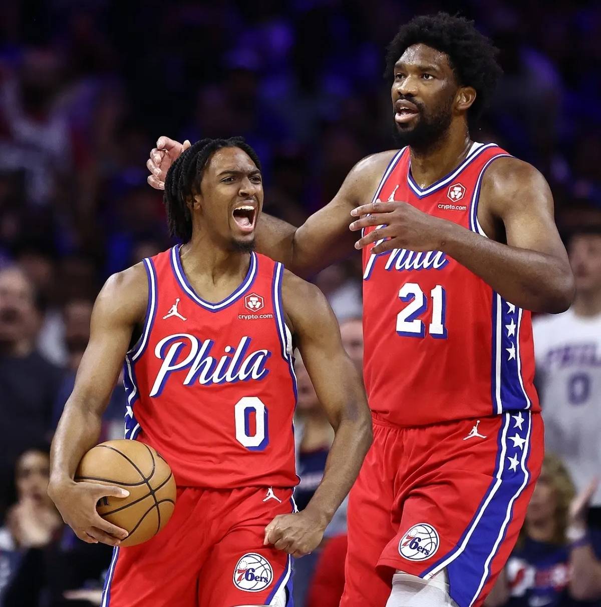 雄鹿险胜76人，恩比德惊艳四座