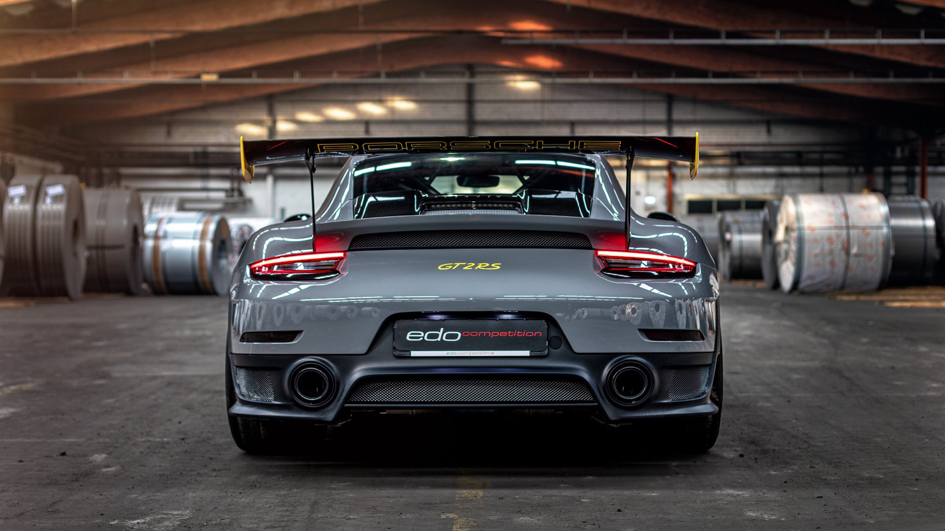 梦幻对决，当委内瑞拉的红潮遭遇曼联，是本泽马的魔术点燃了绿茵